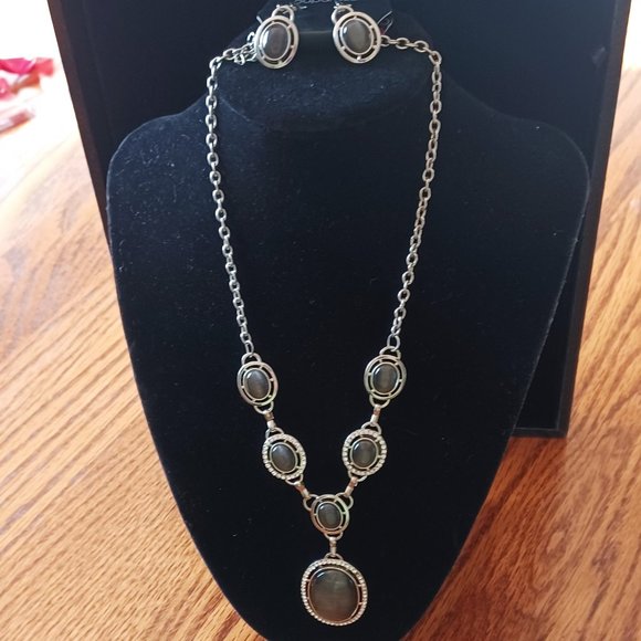 Poparazzi Necklace with Matching Earrings - Picture 1 of 9